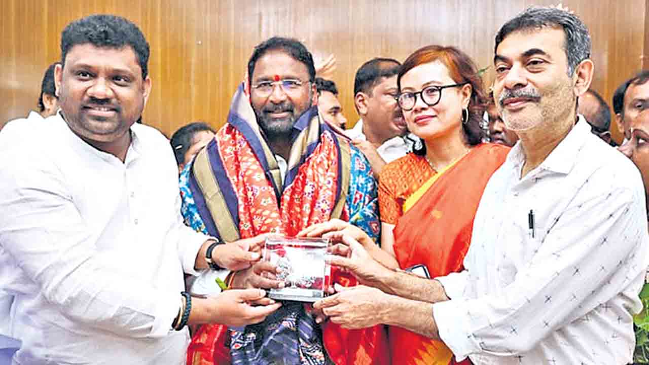 మంత్రిగా బాధ్యతలు స్వీకరించిన వాకిటి