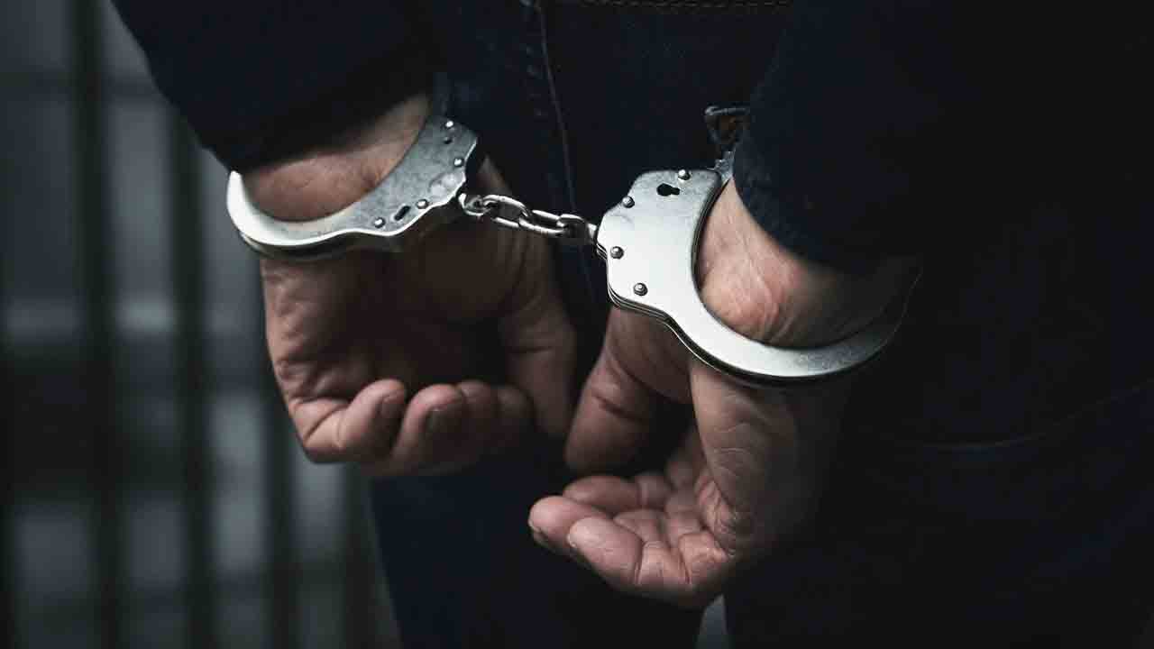 Youth Arrest | ఇంజనీరింగ్ కళాశాల ముందు అనుమానాస్పదంగా.. ఇద్దరు యువకులు అరెస్ట్