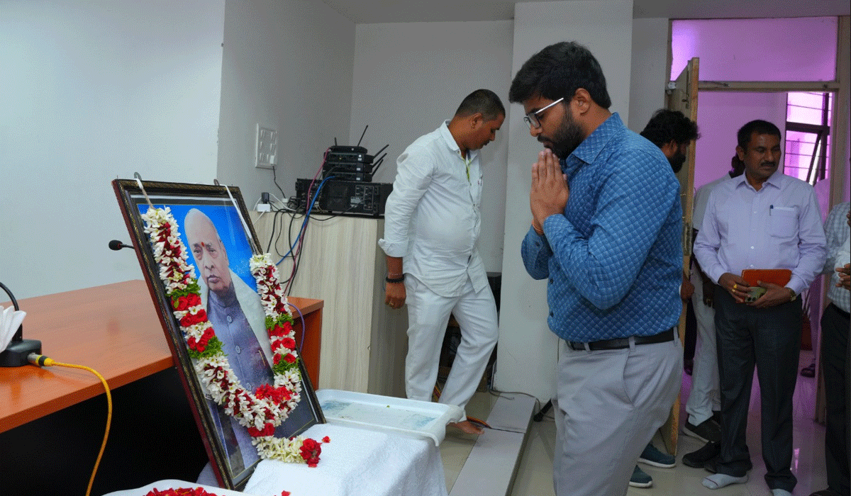 CMD of TGNPDCL | దేశ ఆర్థిక వ్యవస్థను బలోపేతం చేసిన ఆర్థిక వేత్త పీవీ.. టీజీఎన్‌పీడీసీఎల్‌ సీఎండీ కర్నాటి వరుణ్‌రెడ్డి