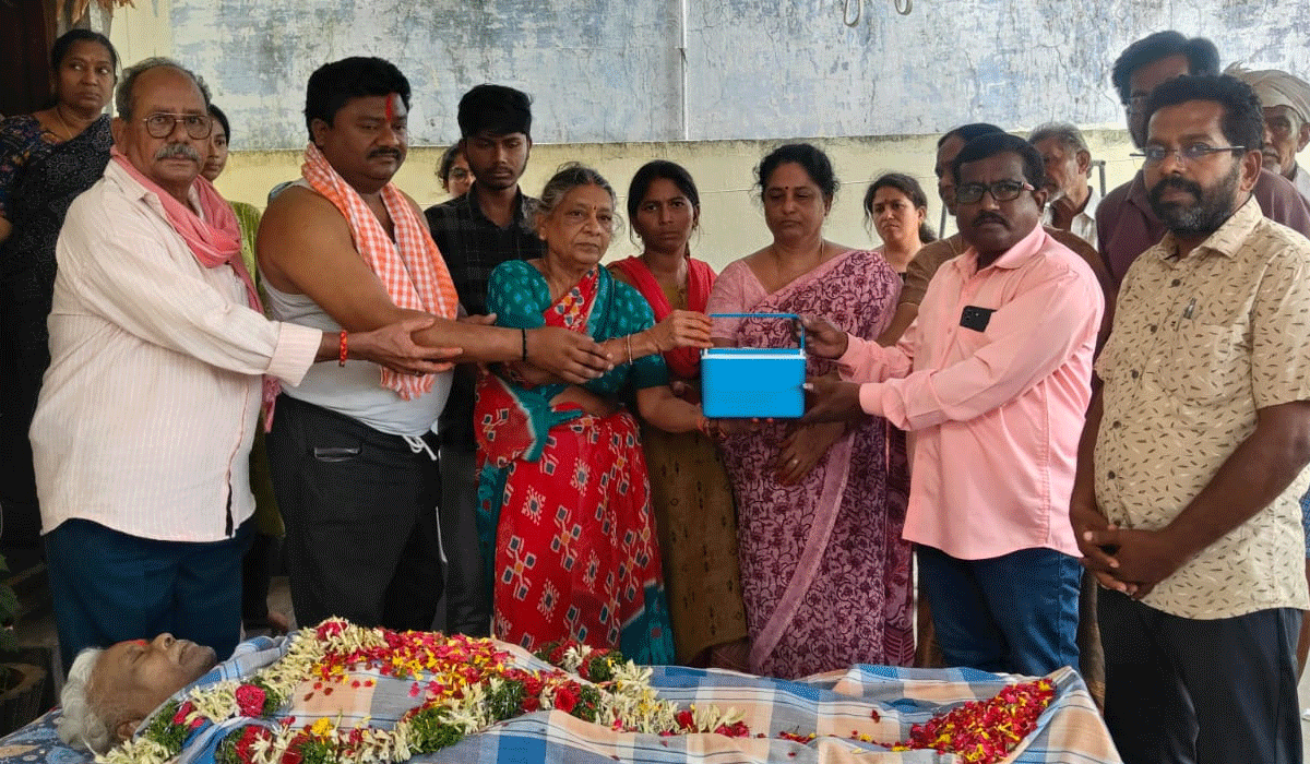 Eye Donetion | మరణించినా… ఆయన కళ్లు సజీవం.. అనారోగ్యంతో సింగరేణి రిటైర్డ్ ఉద్యోగి శ్రీహరి మృతి