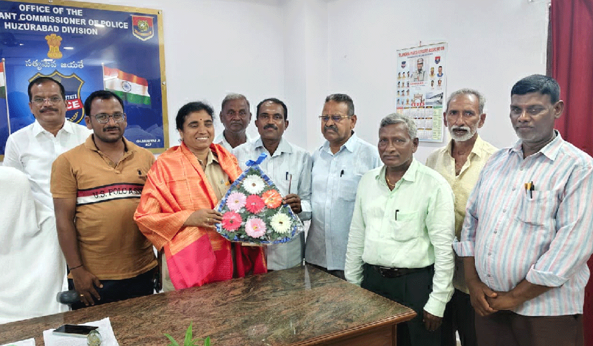 ACP Madhavi | ఏసీపీ మాధవికి యునైటెడ్ ఫోరం ఫర్ ఆర్టీఐ సభ్యుల సన్మానం