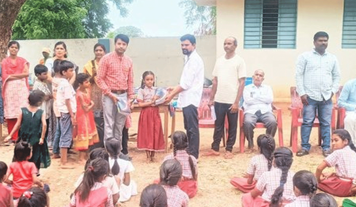 Jagityal | విద్యార్థులకు సామాగ్రి అందజేత