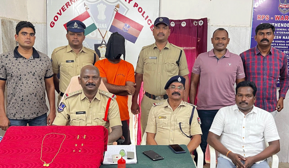 Thief arrested | వరంగల్ రైల్వే స్టేషన్ లో దొంగ అరెస్ట్.. బంగారు ఆభరణాలు స్వాధీనం
