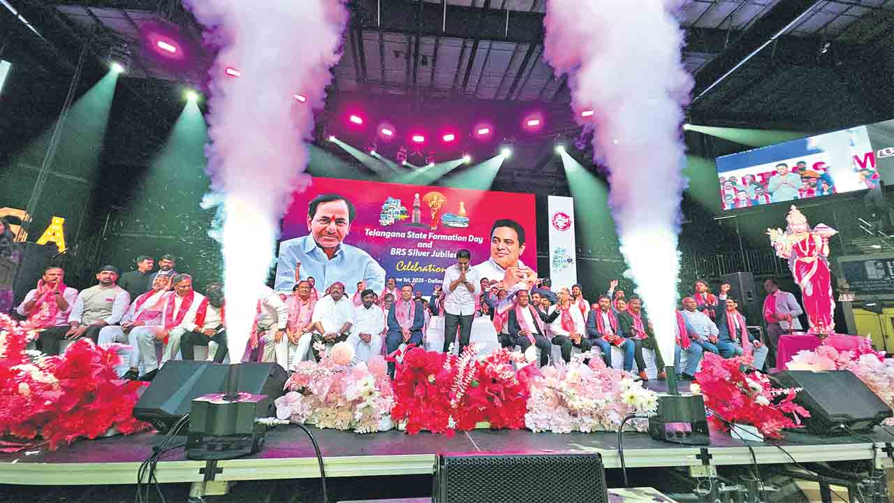 దద్దరిల్లిన డాలస్‌.. విదేశాల్లో భారీ బహిరంగ సభగా రికార్డు