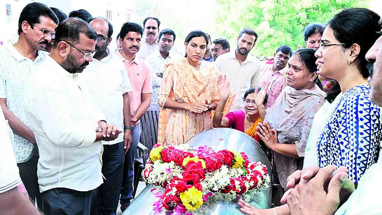 గుండెపోటుతో హనుమకొండ తహసీల్దార్‌ హఠాన్మరణం