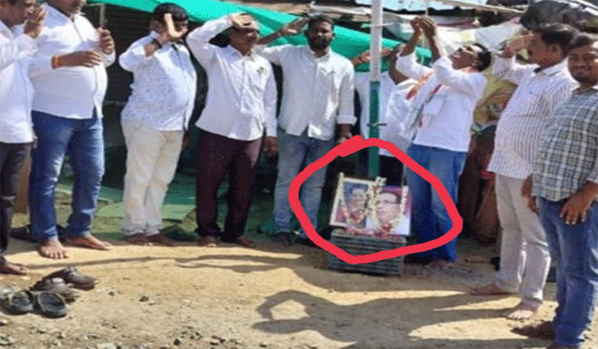 Sonia Gandhi | సోయి తప్పి సోనియమ్మ పటానికి దండేసి… నాలుక కరుచుకున్న కాంగ్రెస్ నాయకులు