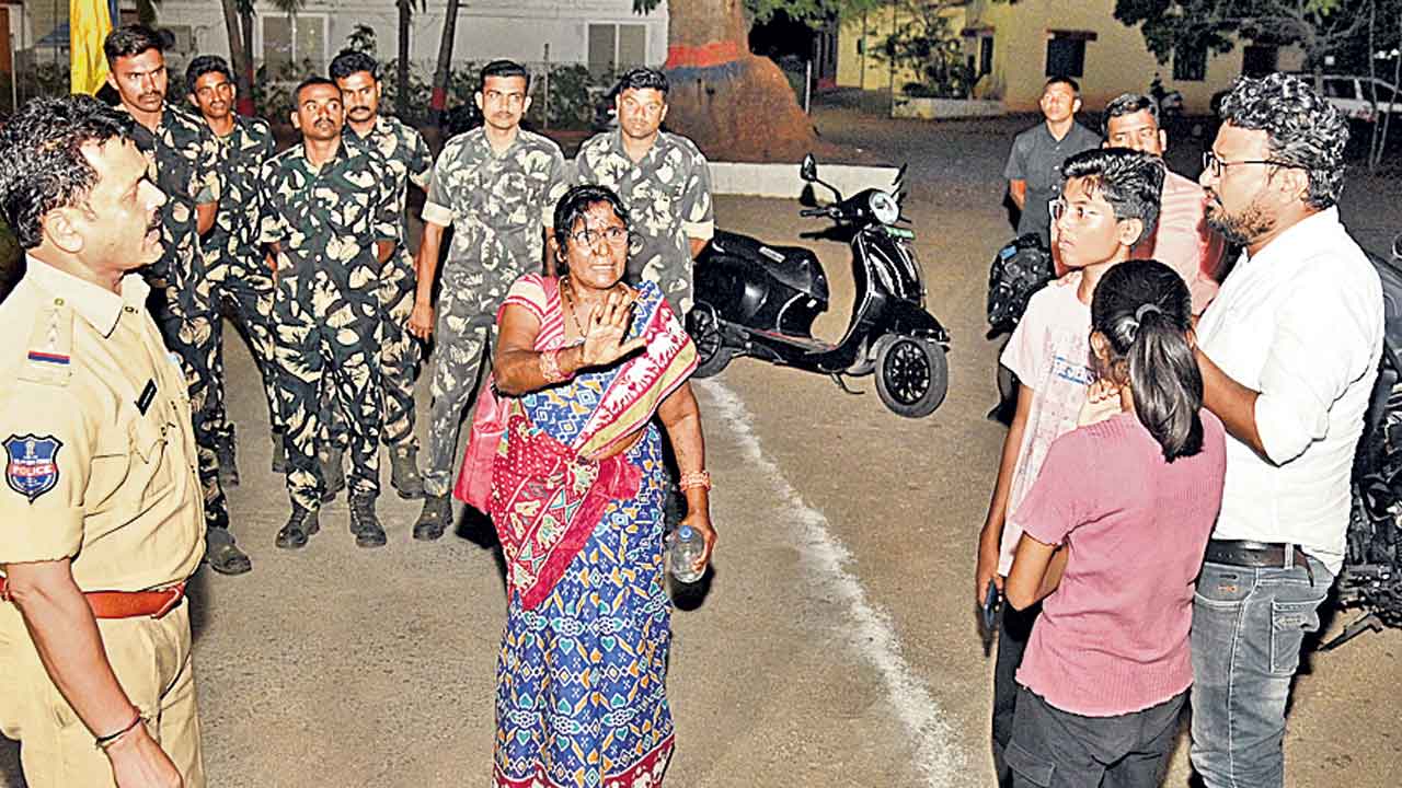 సీసీఎస్‌ సీఐ డానియల్‌ను సస్పెండ్‌ చేయాలి