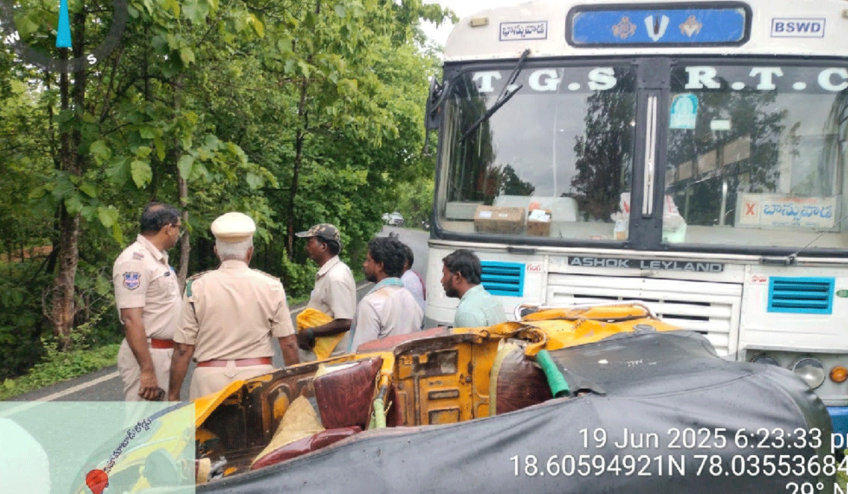 Accident | నిజామాబాద్ శివారులో ఆటోను ఢీ కొట్టిన ఆర్టీసీ బస్సు.. పలువురికి గాయాలు
