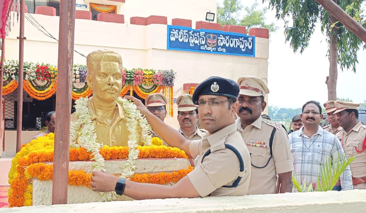 SP Ashok Kumar | గ్రామాల్లో విజిబుల్ పోలీసింగ్ పై ప్రత్యేక దృష్టి సారించాలి..  ఎస్పీ అశోక్ కుమార్