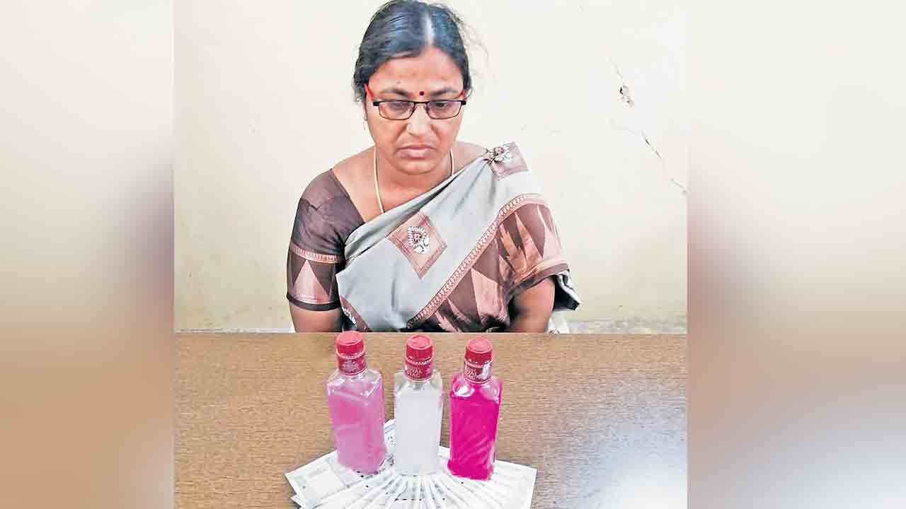 రూ.8వేలు లంచం తీసుకుంటూ పట్టుబడిన పంచాయతీ కార్యదర్శి