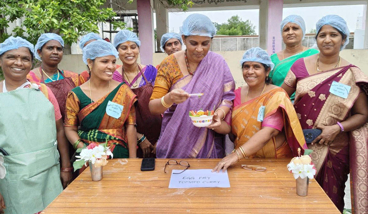 Cooking training camp | కస్తూర్బా బాలికల విద్యాలయంలో వంటకాలపై శిక్షణ శిబిరం
