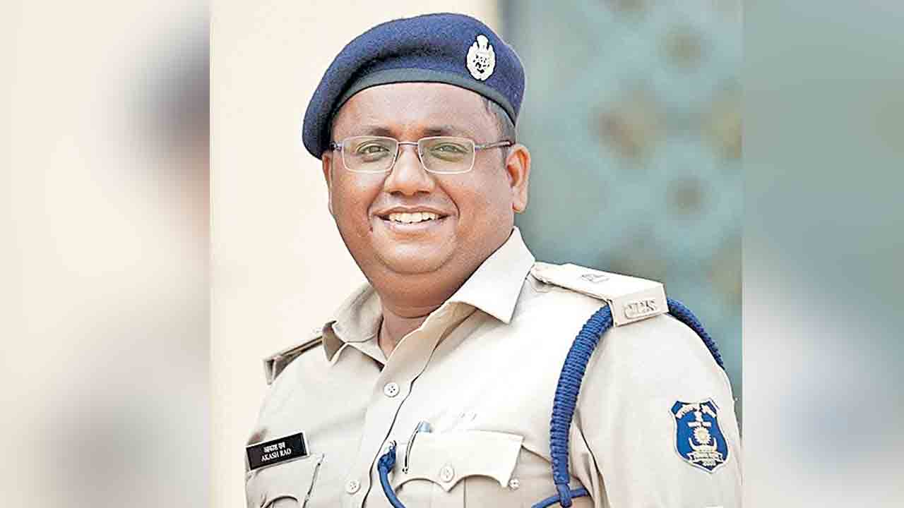 మందుపాతర పేలి అదనపు ఎస్పీ మృతి