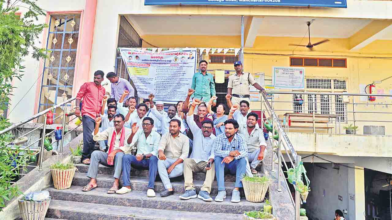 కాలేజీ భవనంపైనుంచి పడిన విద్యార్థిని మృతి