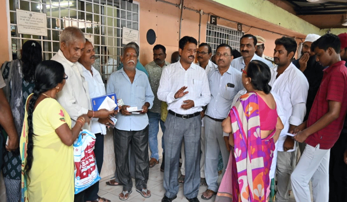 Singareni | సింగరేణి ఏరియా ఆసుపత్రిని ఆకస్మికంగా తనిఖీ చేసిన జీఎం లలిత్కుమార్