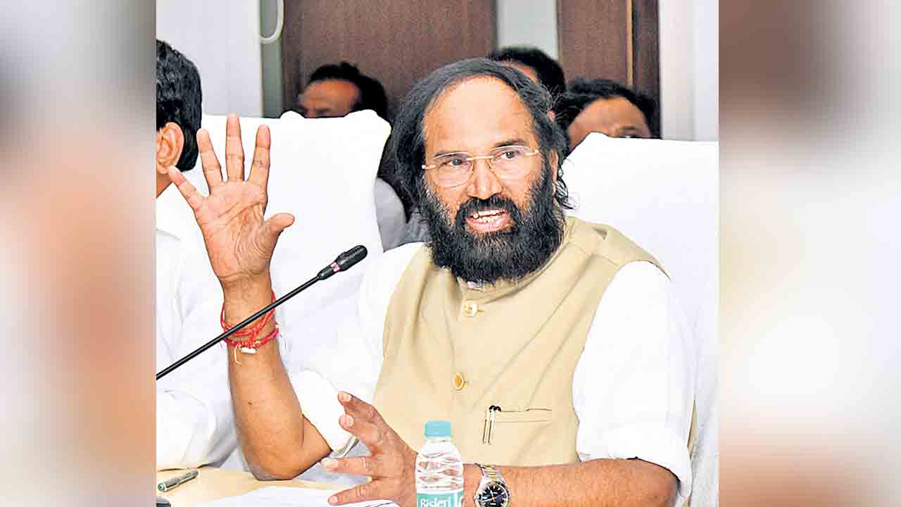 కాళేశ్వరంతో ఆర్థిక నష్టం: ఉత్తమ్‌