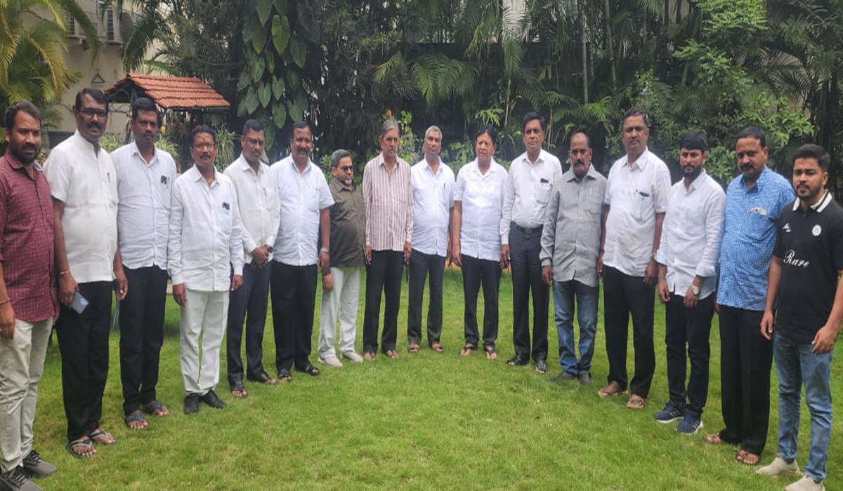 MLA Sudarshan Reddy | బోధన్ ఎమ్మెల్యే సుదర్శన్ రెడ్డిని కలిసిన న్యాయవాదులు