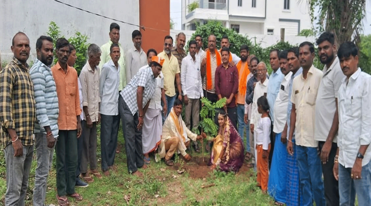 Korutla | మొక్క నాటి ఆదర్శంగా నిలిచిన నవ వధువు