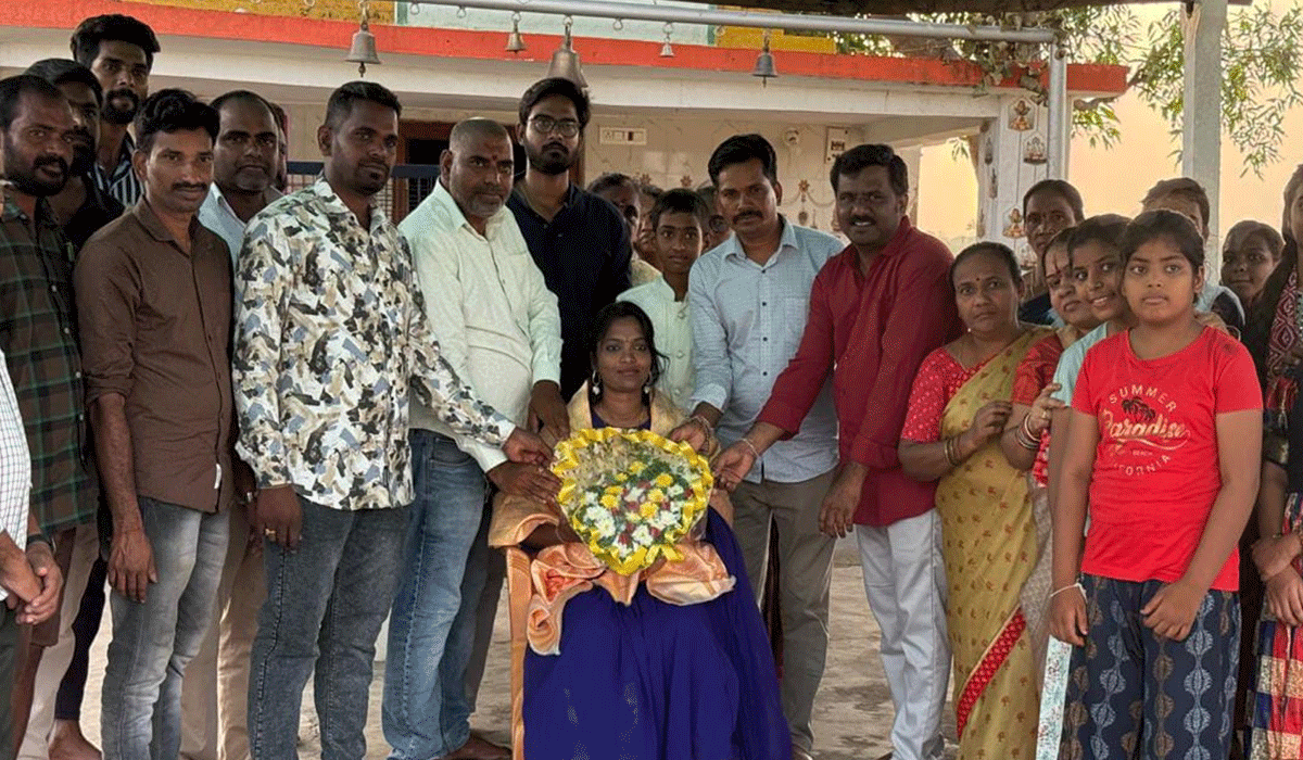 Manthani | తల్లిదండ్రుల ప్రోత్సాహం, కష్టపడితేనే జీవితంలో విజయాలు .. ట్రైనీ ఎస్సై దివ్య
