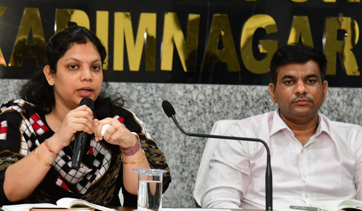 Karimnagar Collector Pramela Satpathi | అధికారులు సమన్వయంతో పనిచేసి నగర అభివృద్ధికి కృషి చేయాలి.. కరీంనగర్‌ కలెక్టర్ ప్రమేలా సత్పతి