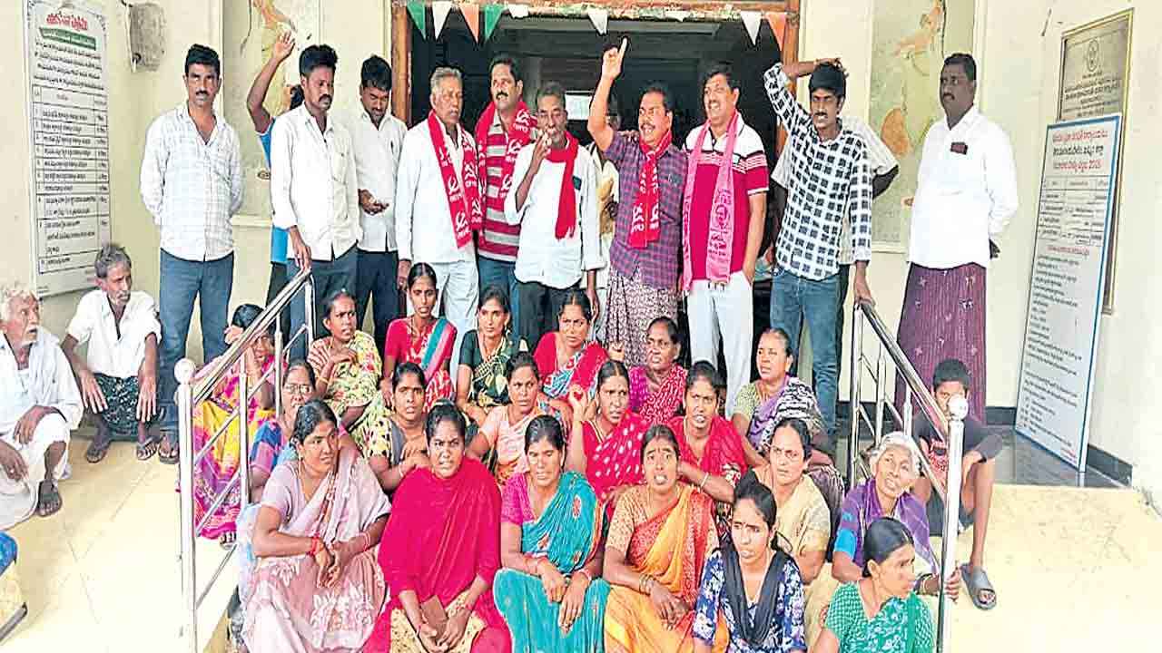 అనర్హులకు ఇందిరమ్మ ఇండ్లా?