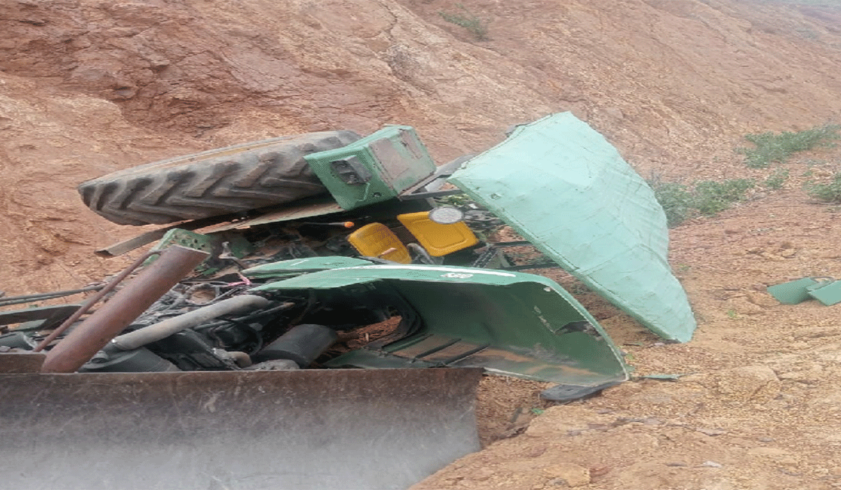 Accident | అడవిశ్రీరాంపూర్‌లో అదుపు తప్పి ట్రాక్టర్ బోల్తా..తప్పిన పెను ప్రమాదం