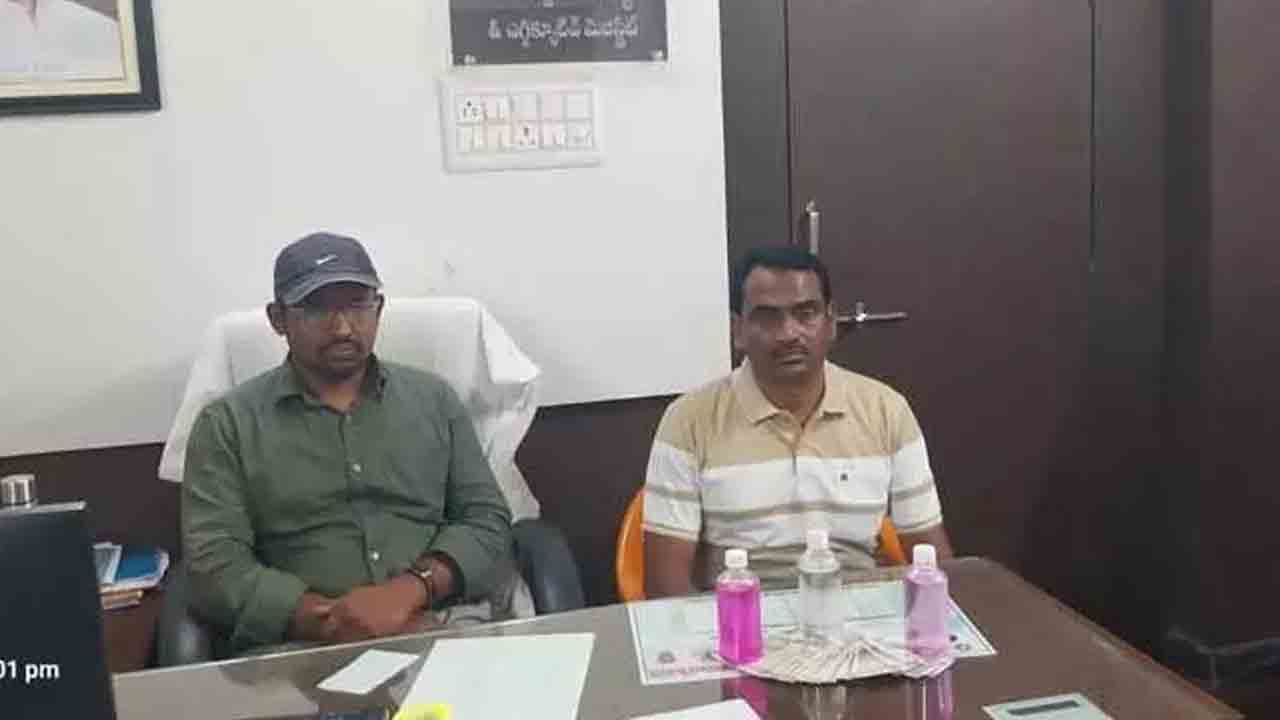 ఏసీబీకి చిక్కిన రాయికల్‌ ఇన్‌చార్జి తహసీల్దార్‌