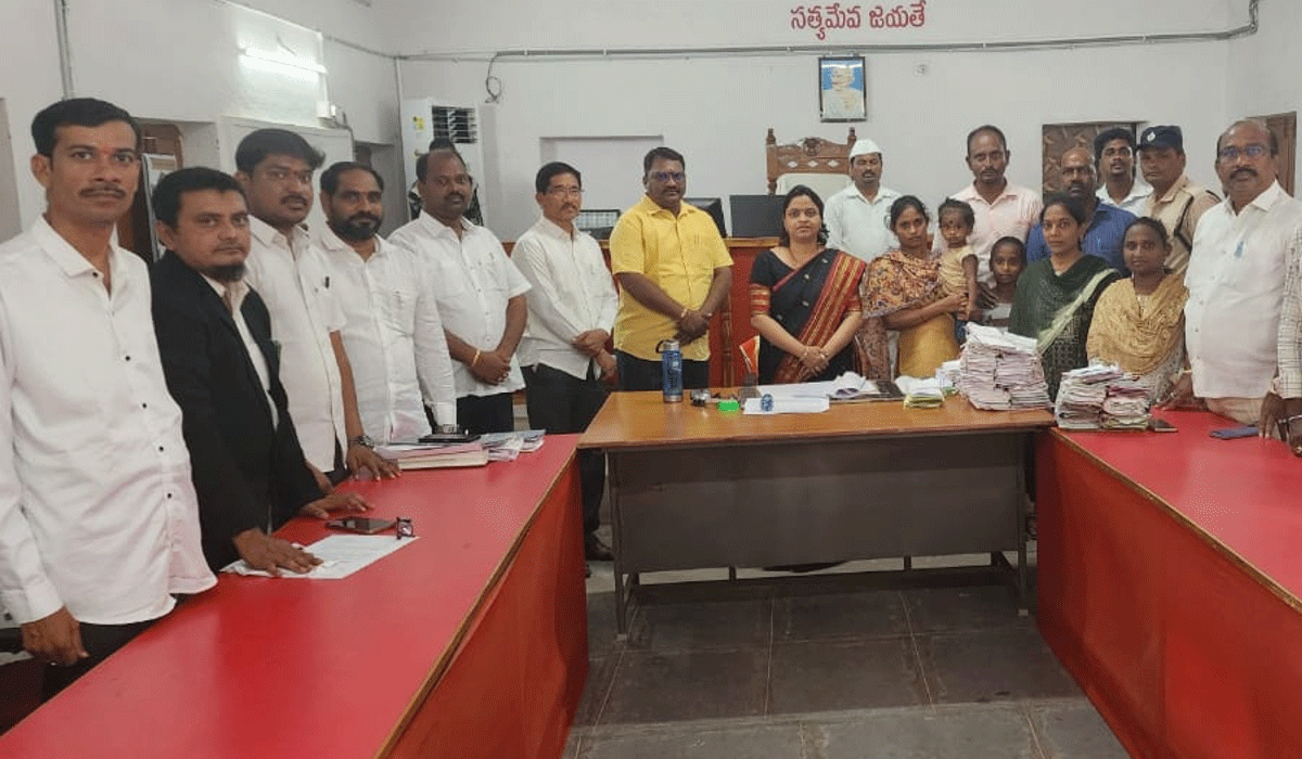 Mega Lok Adalath | కోరుట్లలో మెగా లోక్ అదాలత్.. న్యాయమూర్తి సమక్షంలో ఒక్కటైన దంపతులు