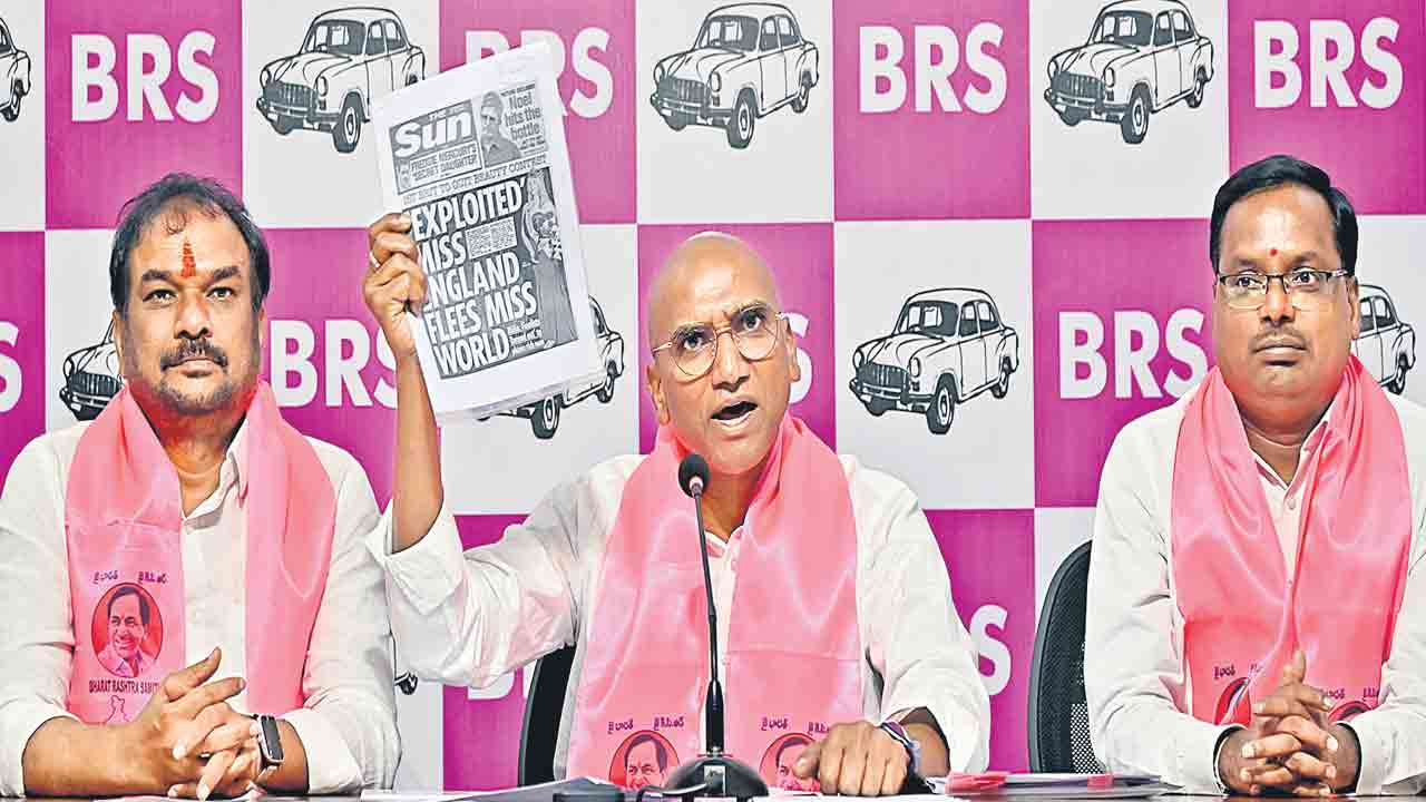 ప్రశ్నించిన కేటీఆర్‌పై 14 కేసులా?