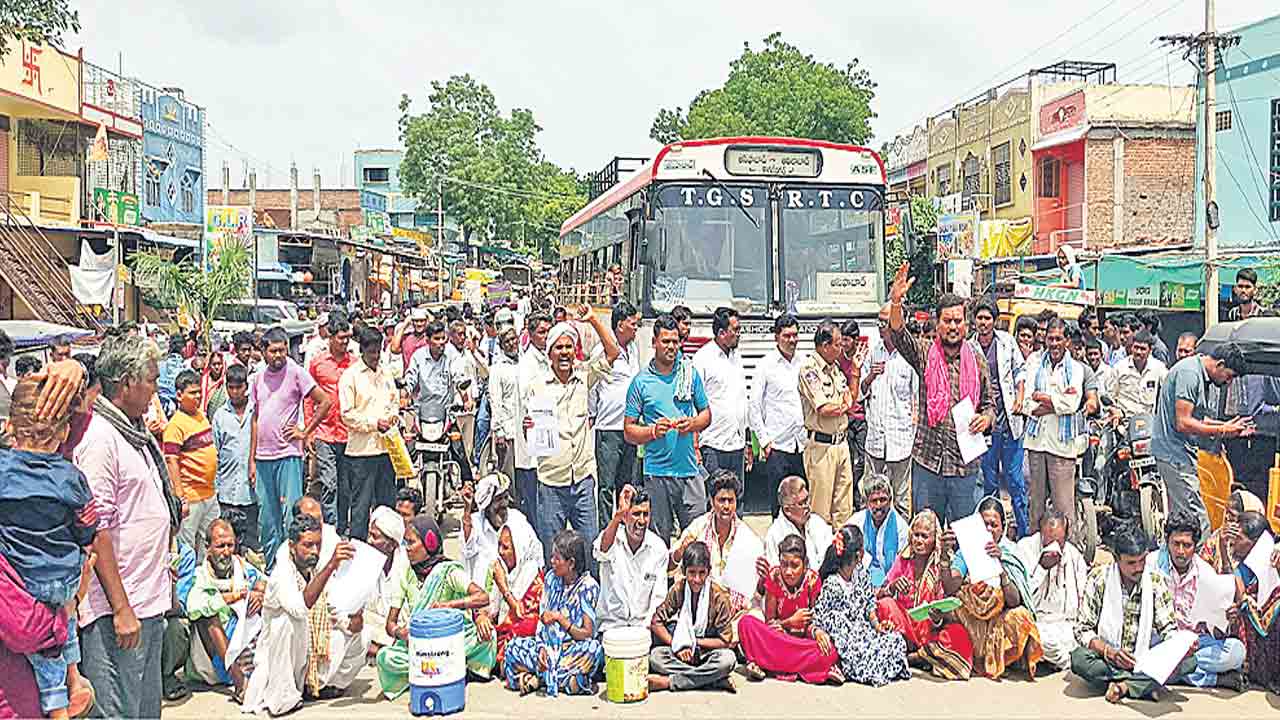 ధర్నాలతో దద్దరిల్లిన తెలంగాణ