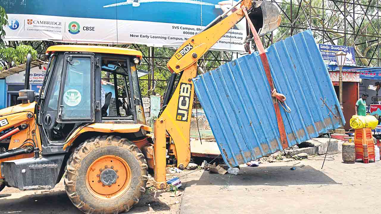 ఫుట్‌పాత్‌ బతుకులపై బల్దియా