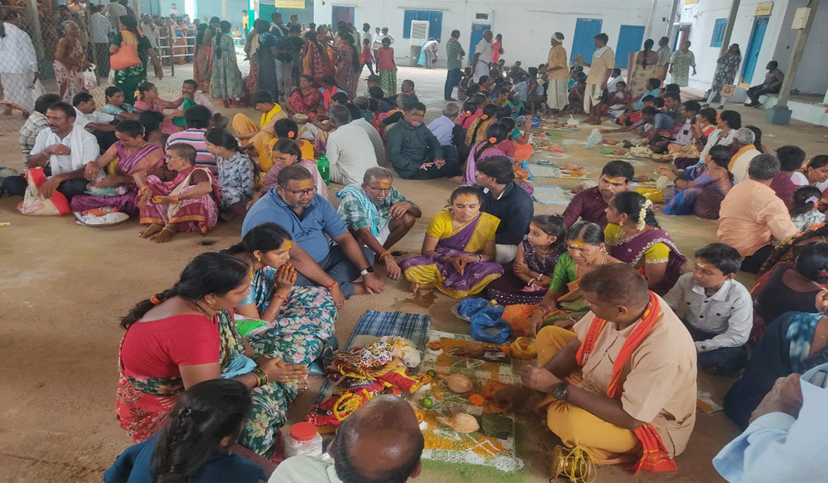 Odela Mallanna Temple | భక్తులతో కిక్కిరిసిన ఓదెల మల్లన్న ఆలయం