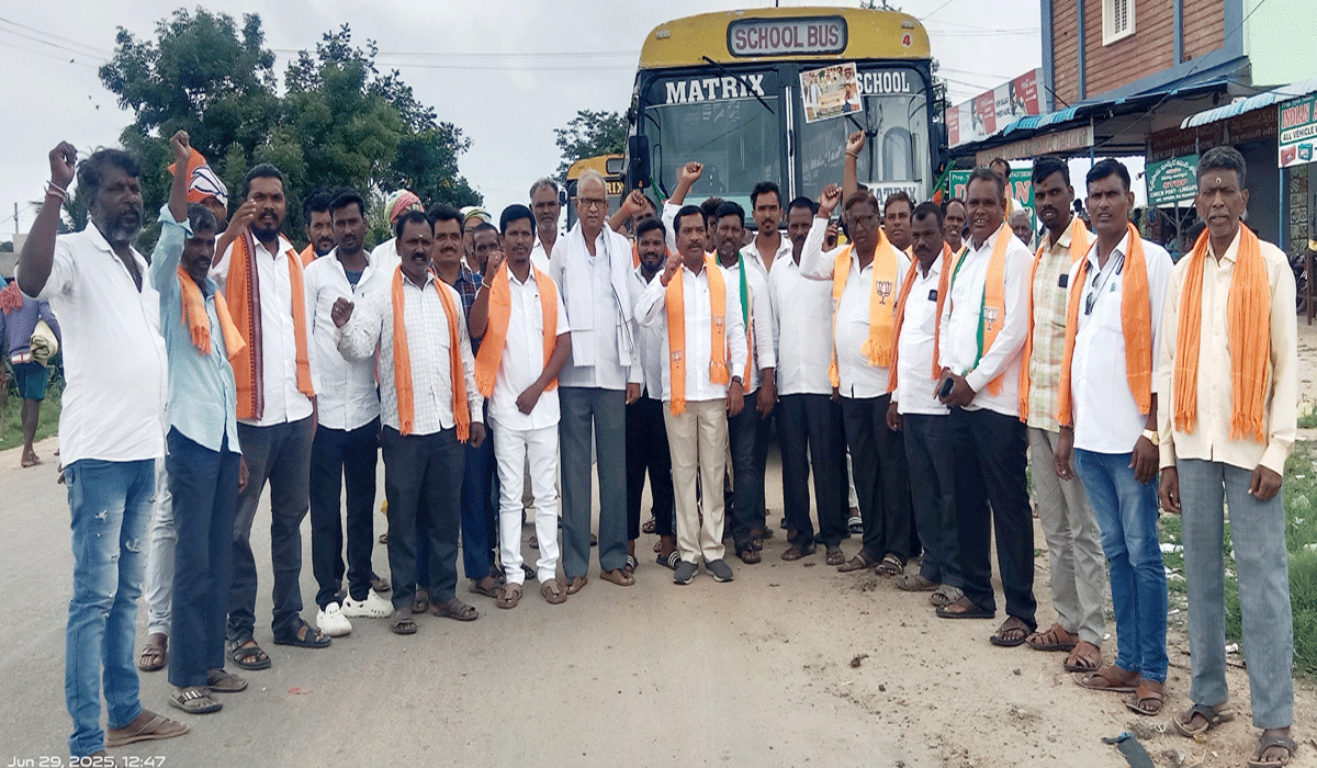 Man Ki Baat | మన్ కీ బాత్‌లో ప్రధాని మోదీ ప్రసంగాన్ని వీక్షించి అమిత్‌షా పర్యటనకు బయల్దేరిన నాయకులు