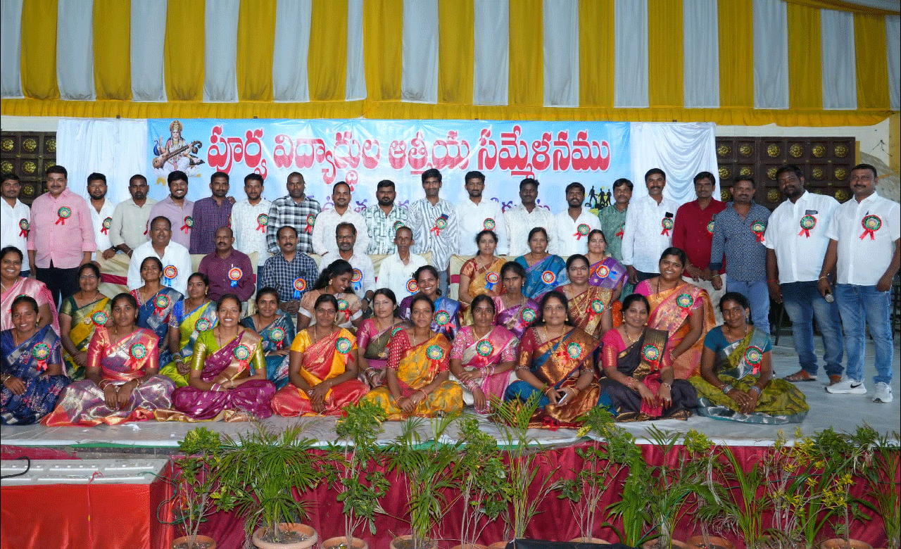 Renikunta | రేణికుంట ప్రభుత్వ పాఠశాలలో 2004-05 టెన్త్బ్యాచ్ విద్యార్థుల ఆత్మీయ సమ్మేళనం