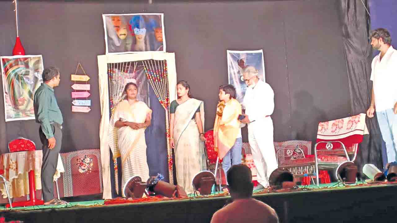 కుటుంబమే ఆలంబన