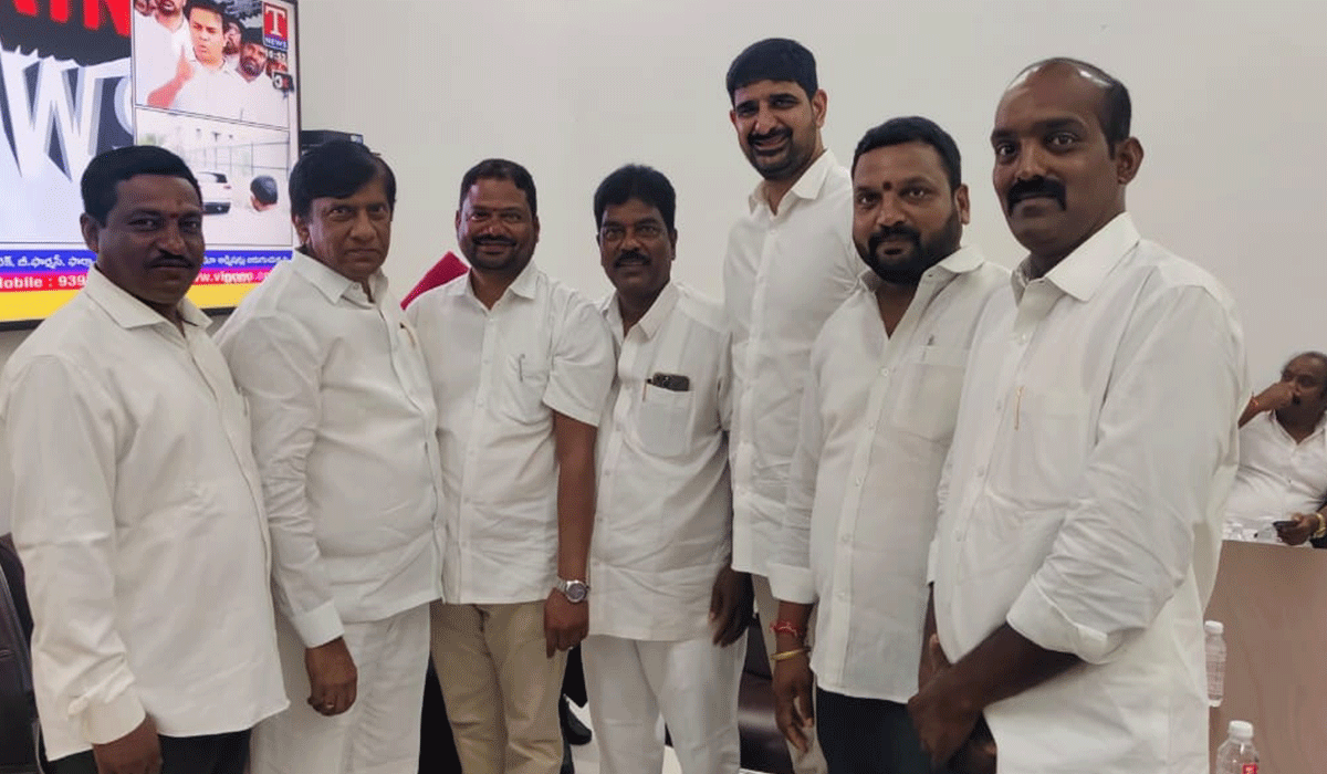 Congress harassing | బీఆర్ఎస్ నాయకులను కాంగ్రెస్ అక్రమ కేసులతో వేధిస్తోంది.. ఎస్సీ కార్పొరేషన్ మాజీ చైర్మన్ బండ శ్రీనివాస్