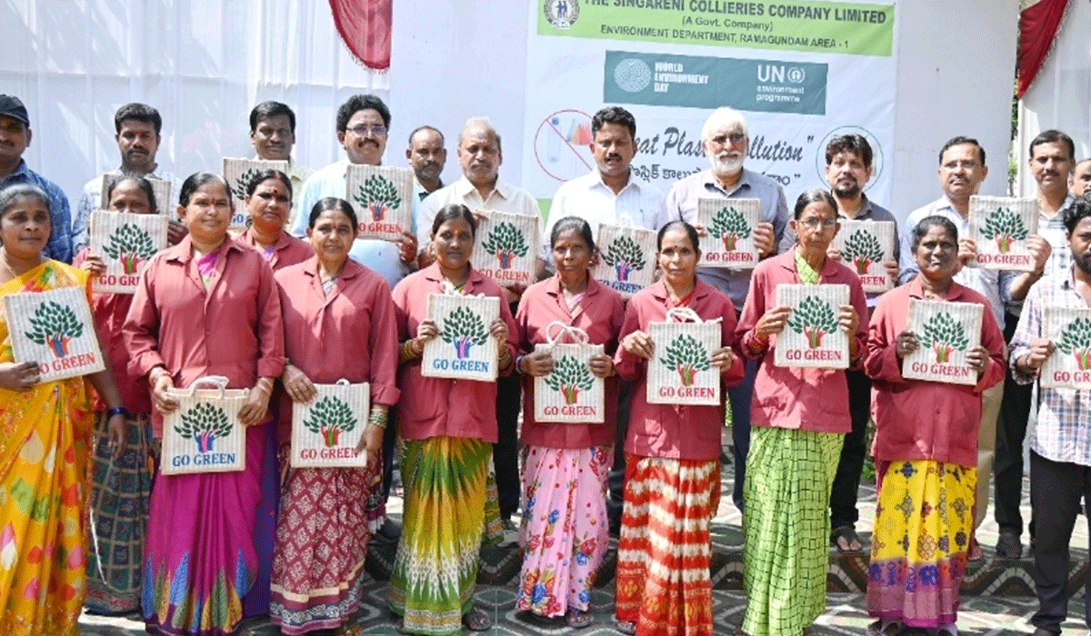 Environment Day | పర్యావరణ దినోత్సవ వేడుకల సందర్భంగా జనపనార సంచులు పంపిణీ.. పాల్గొన్న జీఎం లలిత్ కుమార్