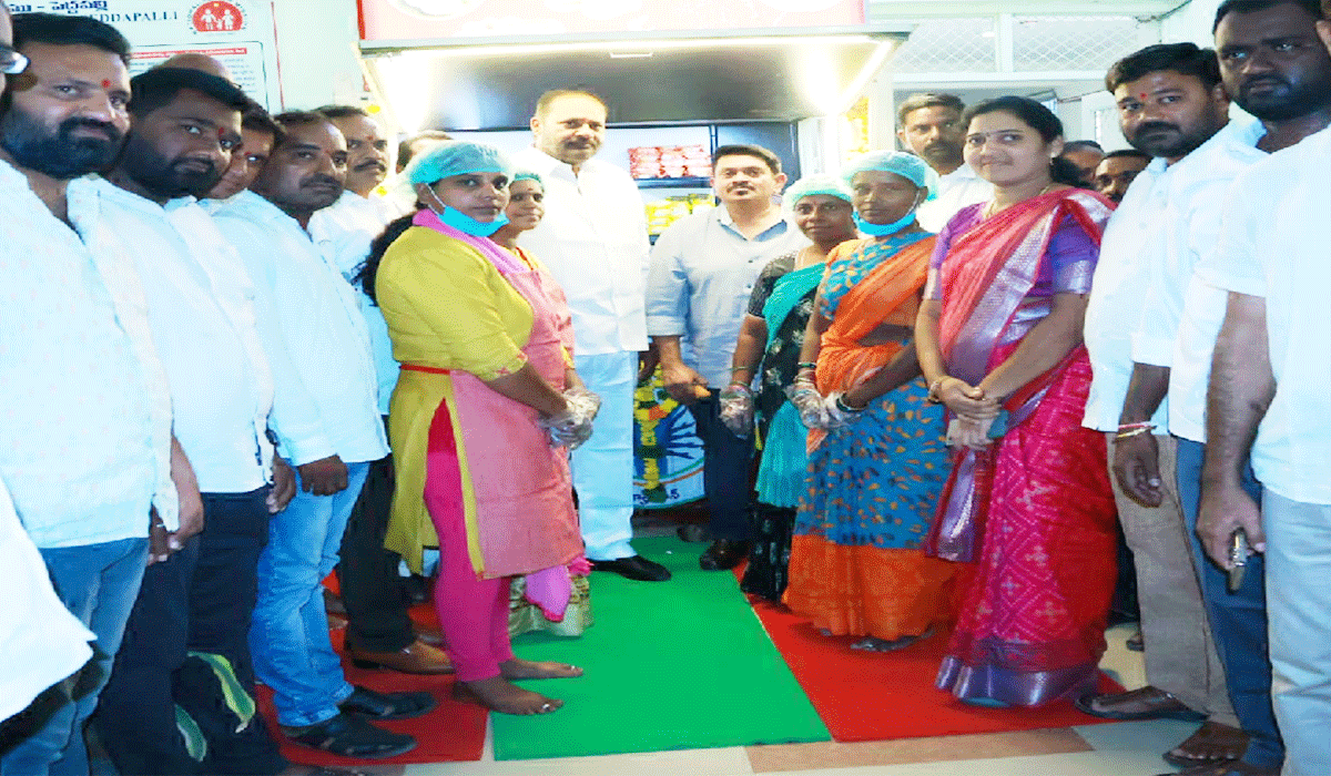 మహిళల ఆర్థికాభివృద్ధే ధ్యేయం.. పెద్దపల్లి ఎమ్మెల్యే చింతకుంట విజయరమణారావు