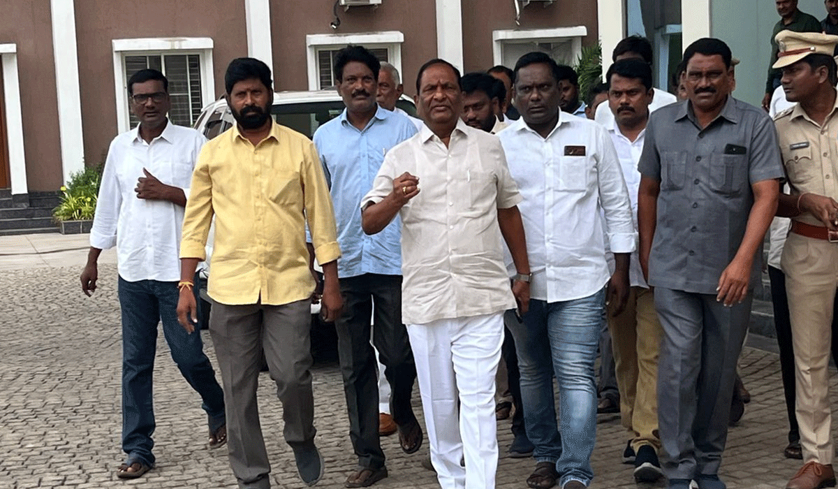 Koppula Eswar | కాంగ్రెస్సోళ్లు దాడి చేస్తే బాధితులపైనే కేసులు.. మాజీ మంత్రి కొప్పుల, మాజీ ఎమ్మెల్యేలు దివాకర్ రావు, దుర్గం చిన్నయ్య