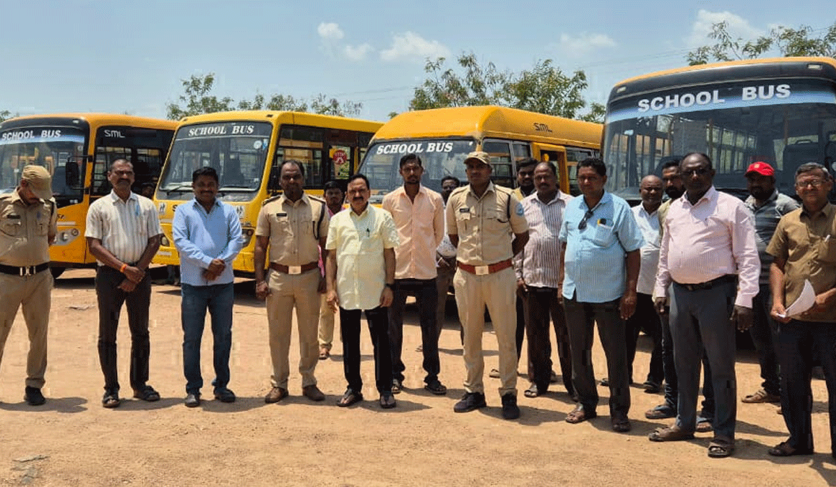 Jagityal | డ్రైవింగ్ చేస్తూ ఫోన్ మాట్లాడితే చర్యలు.. జగిత్యాల డీటీఓ భధ్రు నాయక్