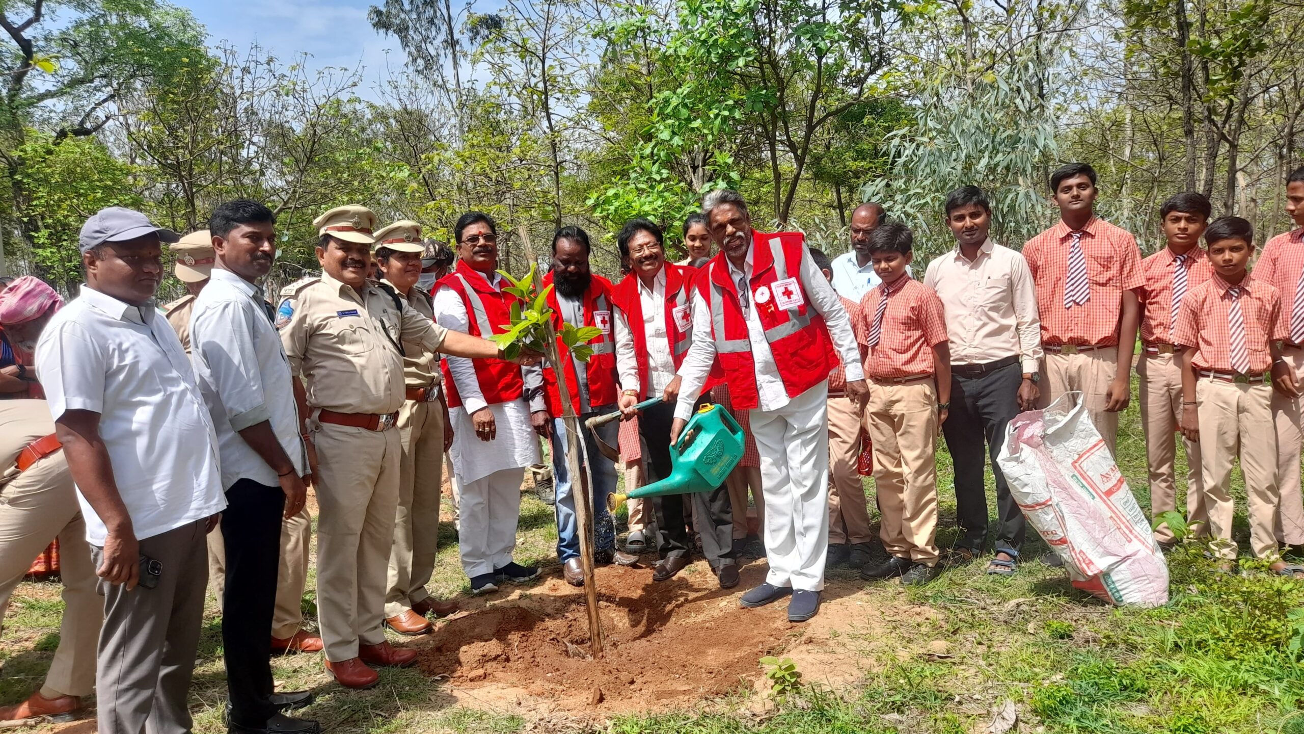 Planting |  ప్రతీ ఒక్కరూ మొక్కలు నాటాలి.. పర్యావరణ పరిరక్షణ అందరి బాధ్యత : ఎఫ్‌ఆర్‌వో విద్యాసాగర్‌