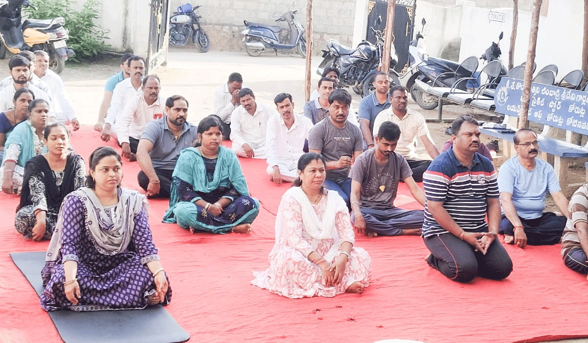 yoga | యోగాభ్యాసంతో మానసిక ప్రశాంతత.. కోరుట్ల కోర్టు న్యాయమూర్తి పావనీ