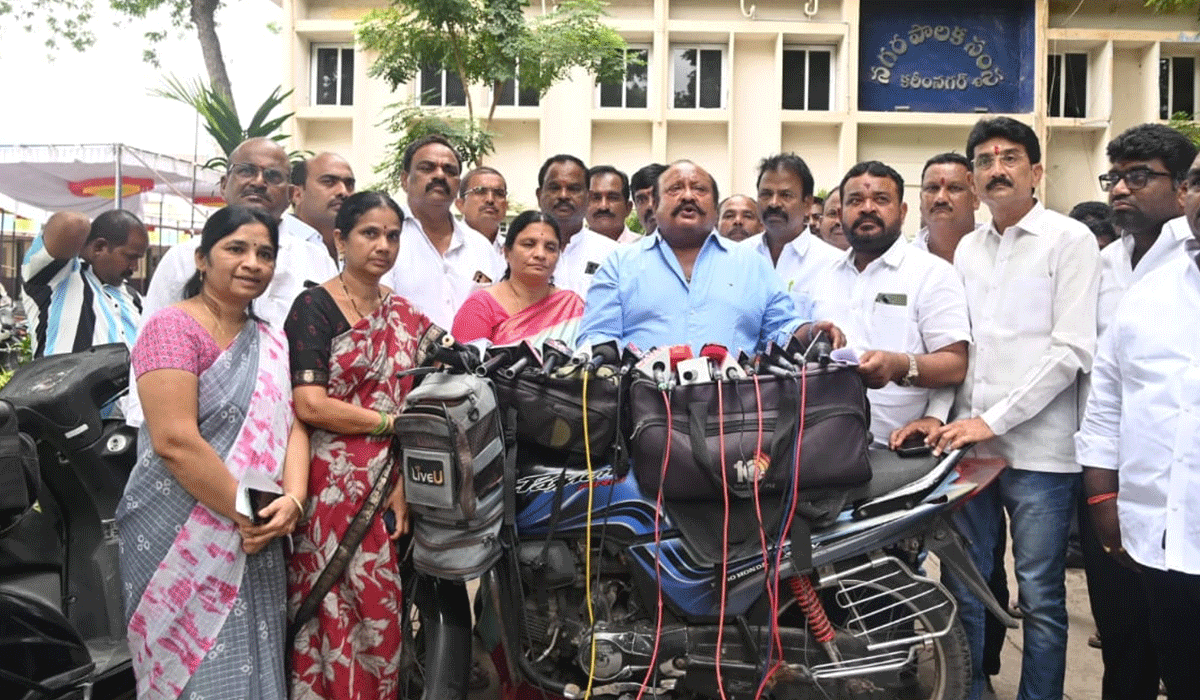 MLA Gangula Kamalakar | కరీంనగర్ లోని సమస్యలను పరిష్కరించాలి.. మాజీ మంత్రి ఎమ్మెల్యే గంగుల కమలాకర్