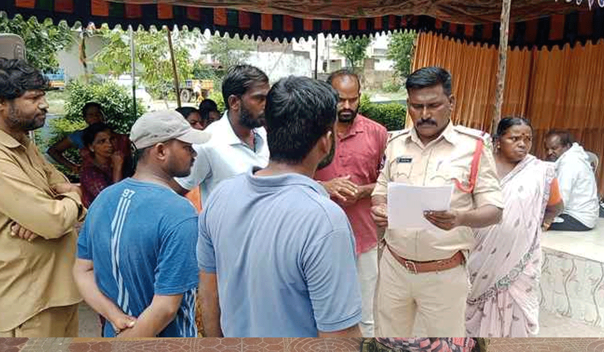 Municipal worker | చెత్త కుప్ప ఎత్తమని మున్సిపల్ జవాన్ పై కార్ వాష్ యజమాని దాడి