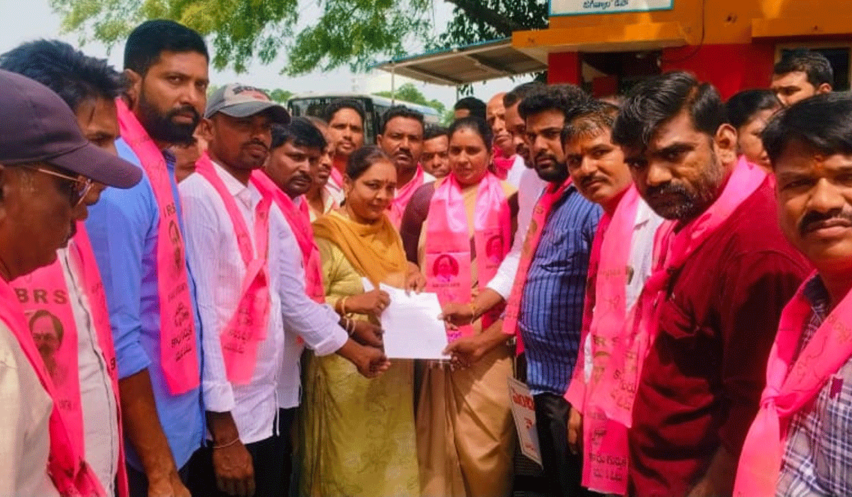 Bus pass charges  | పెంచిన బస్ చార్జీలు తగ్గించాలి.. జెడ్పీ మాజీ ఛైర్ పర్సన్ దావ వసంత