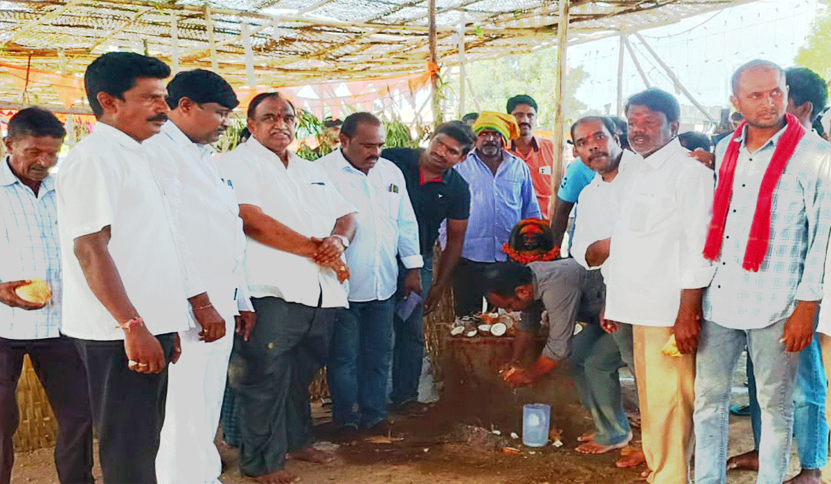 Former MLA Satish Kumar | పెర్కపల్లిలో పోచమ్మ తల్లి విగ్రహ ప్రతిష్టాపన.. పాల్గొన్న మాజీ ఎమ్మెల్యే సతీష్‌కుమార్‌