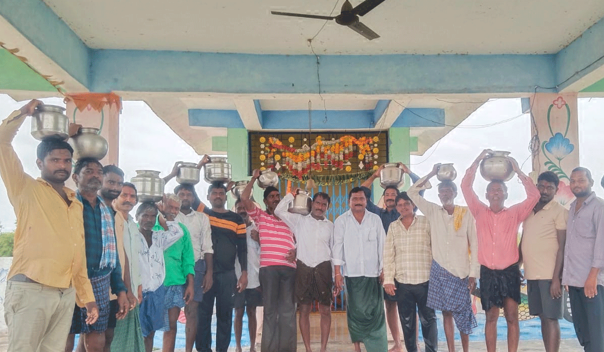 Kappathalli games | వర్షాలు కురవాలని వరుణ దేవునికి పూజలు.. రేగడిమద్దికుంటలో కప్పతల్లి ఆటలు