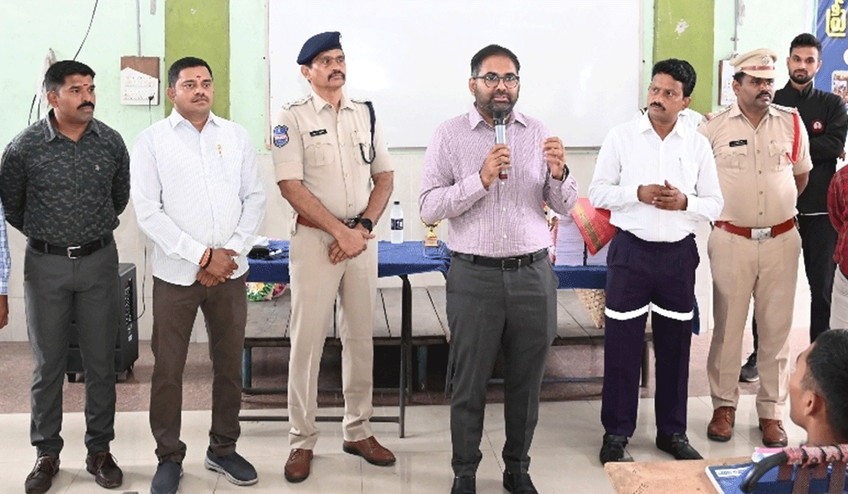 Agni Veer Training Center | యువత క్రమశిక్షణతో నిర్దేశిత లక్ష్యాలను సాధించాలి.. అగ్ని వీర్ శిక్షణ కేంద్రం ముగింపులో కలెక్టర్ కోయ శ్రీ హర్ష