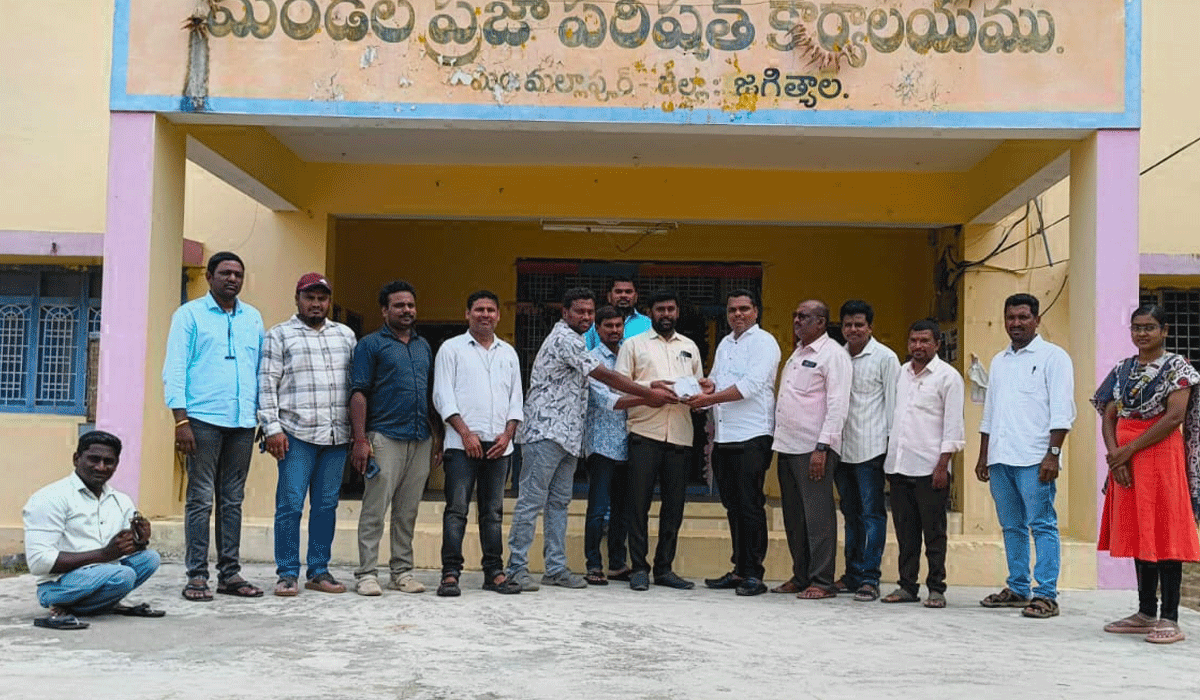 GP tractors | జీపీ ట్రాక్టర్ల నిర్వహణ ఖర్చులు మేము భరించలేం.. ఎంపీఓకు ట్రాక్టర్ల తాళాలను అప్పగించిన కార్యదర్శులు