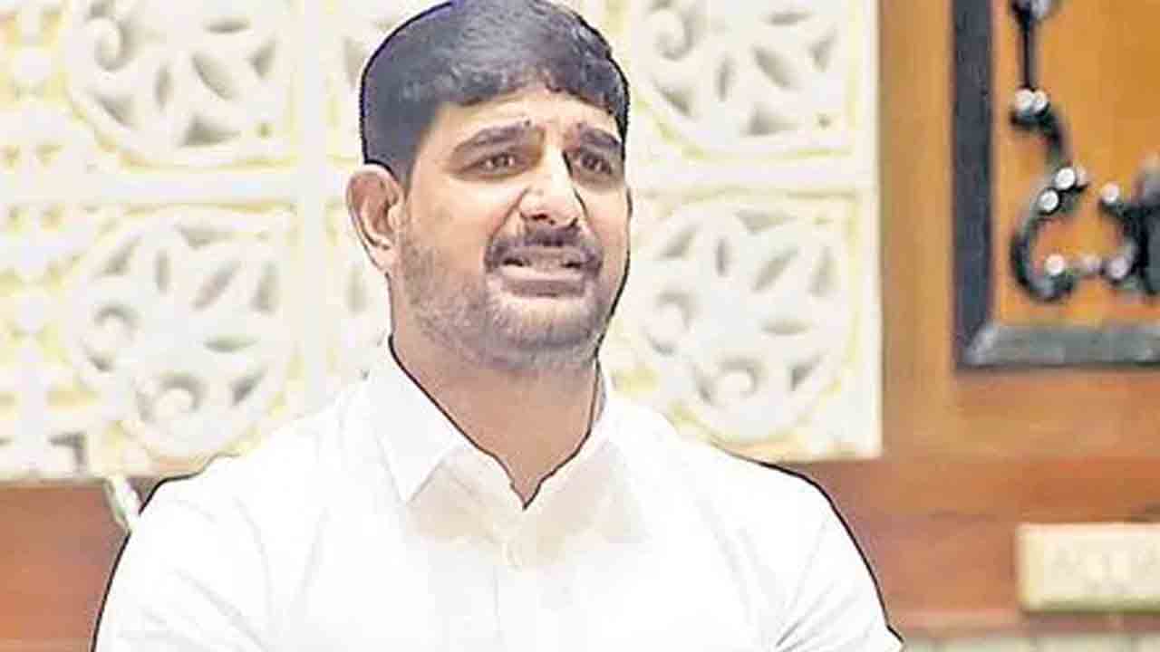 నోటీసులు ఇవ్వకుండా అరెస్టు చేస్తే కోర్టుకు రండి