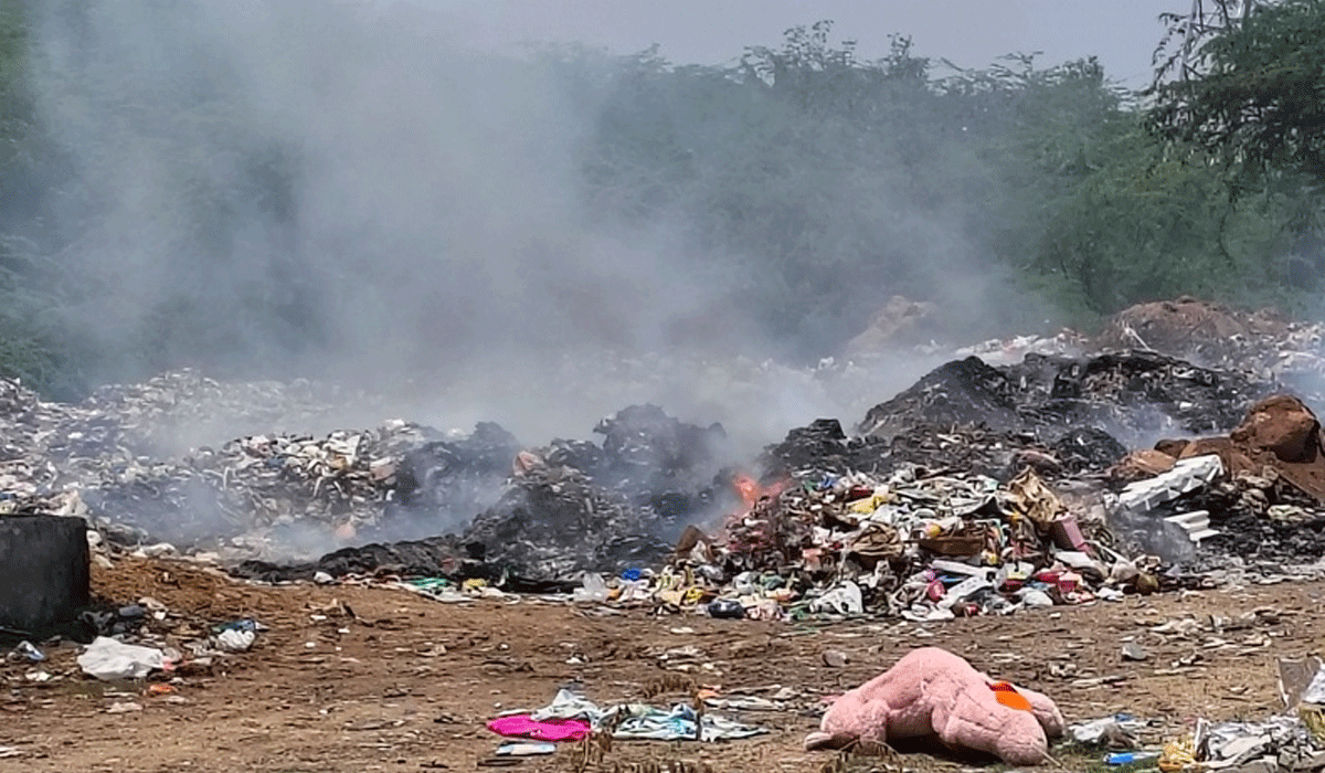 Garbage dumping | స్మశాన వాటికే చెత్త డంపింగ్.. పట్టించుకోని అధికారులు
